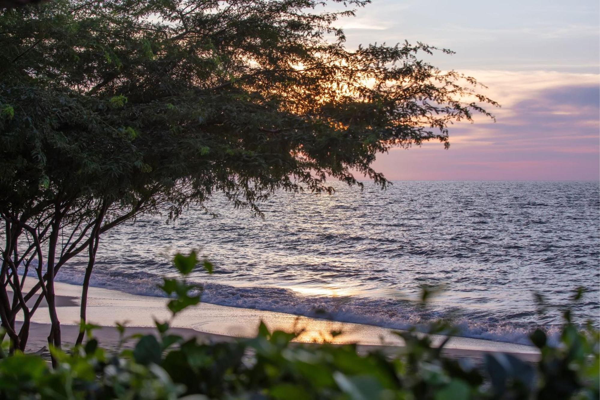 ซานตา มาร์ตา แมริออท รีสอร์ต ปลายา ดอร์มิดา Hotel ซันตามาร์ตา ภายนอก รูปภาพ Sunset at the beach