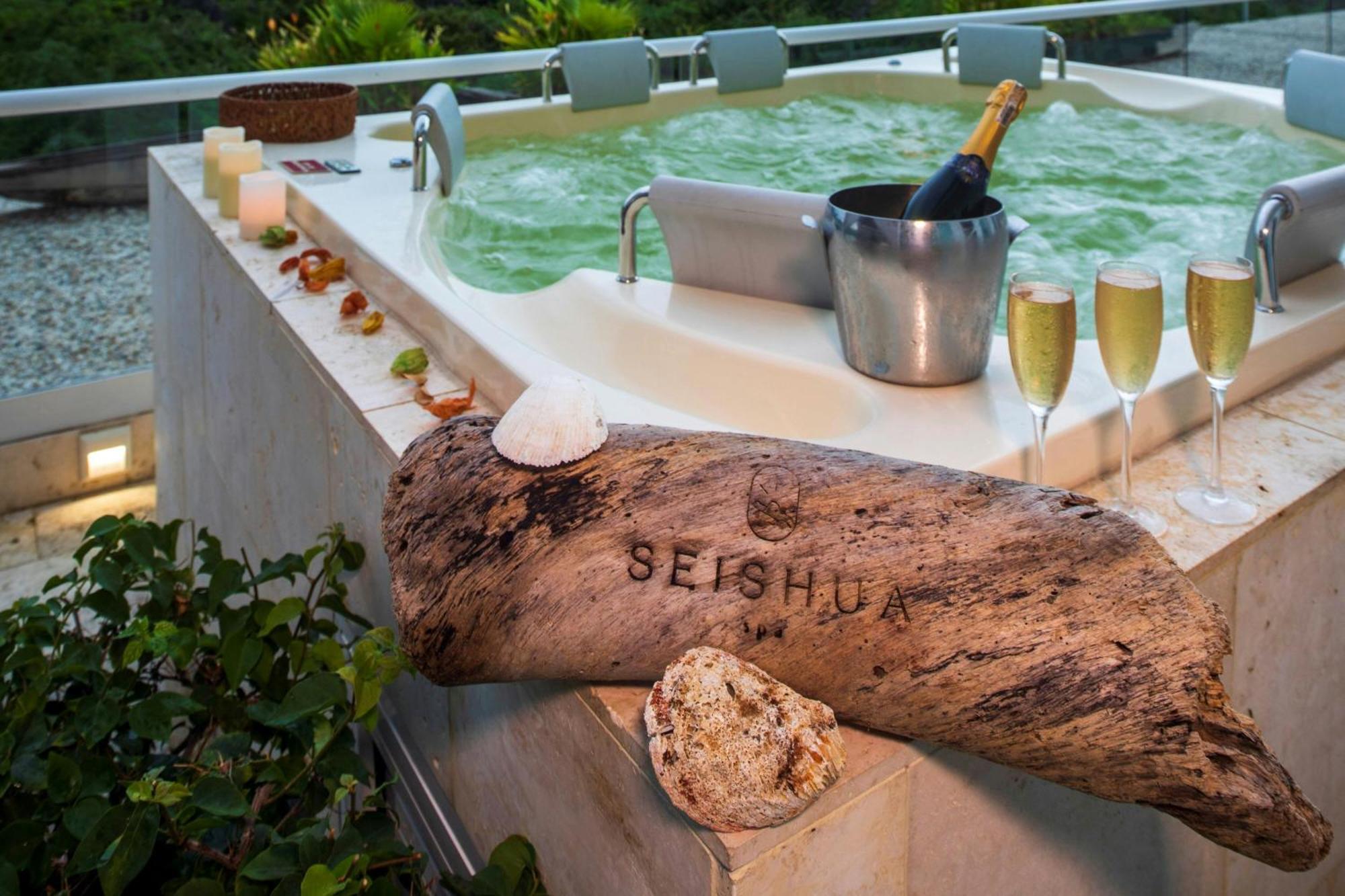 ซานตา มาร์ตา แมริออท รีสอร์ต ปลายา ดอร์มิดา Hotel ซันตามาร์ตา ภายนอก รูปภาพ A hot tub