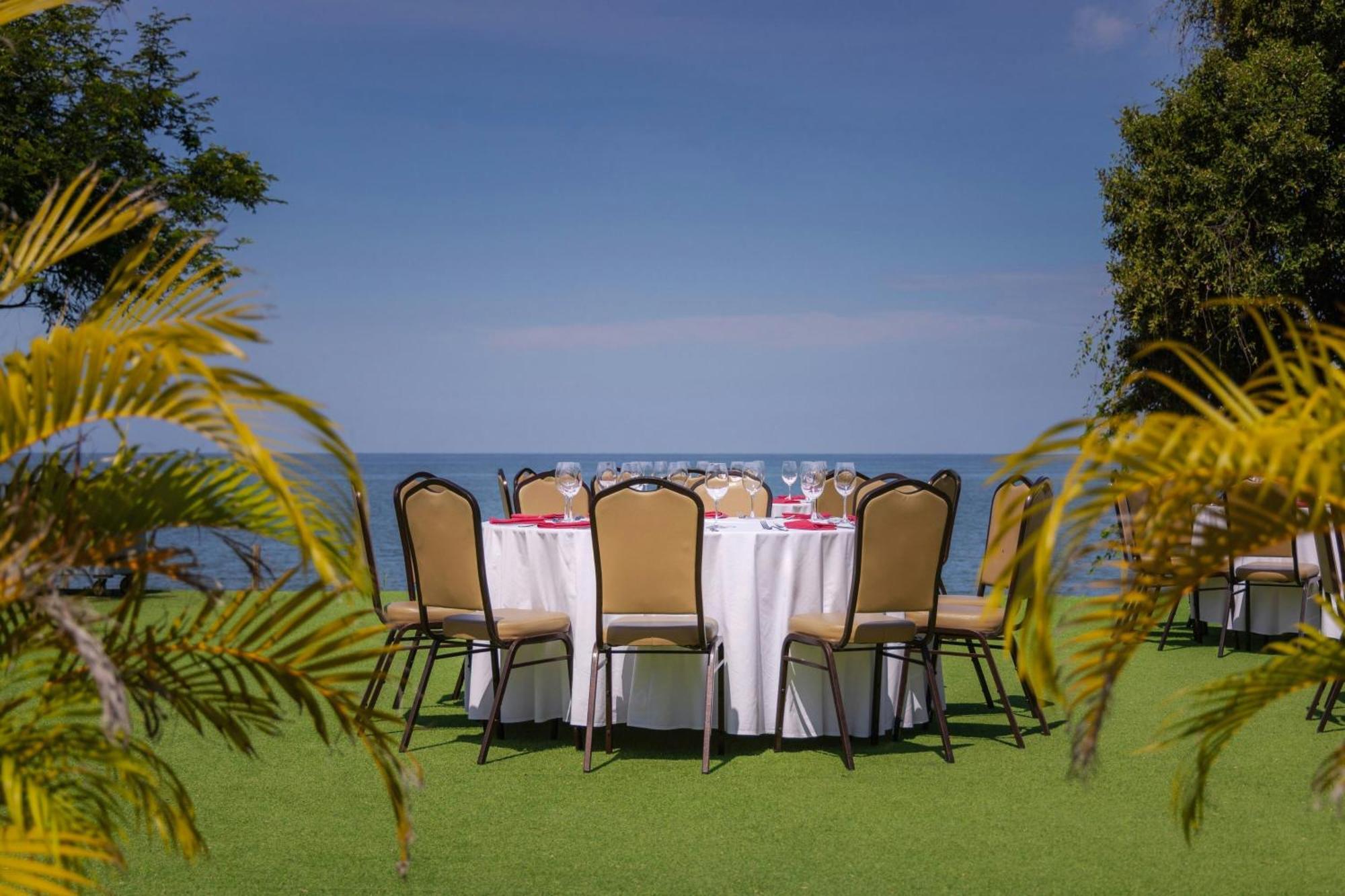 ซานตา มาร์ตา แมริออท รีสอร์ต ปลายา ดอร์มิดา Hotel ซันตามาร์ตา ภายนอก รูปภาพ The lawn at the hotel